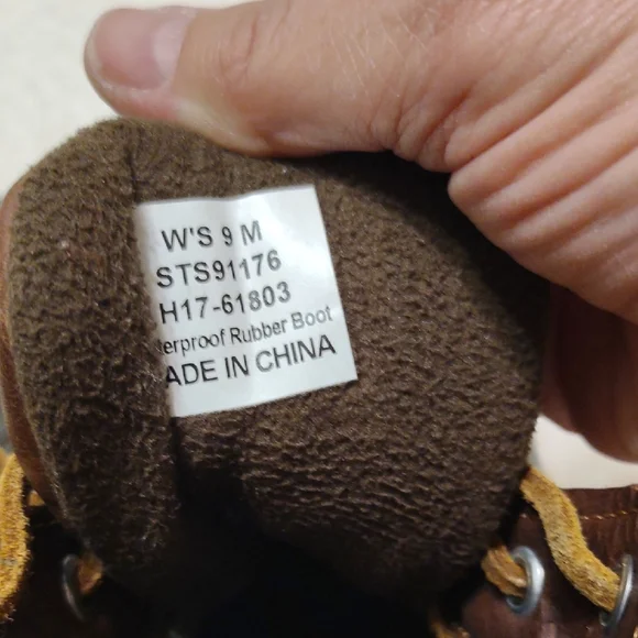 Sperry Dark Brown and Black Waterproof Boots. It's BOOT TIME. - Picture 8 of 10